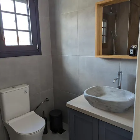 Kipaki-trachila Mani * Trakhila